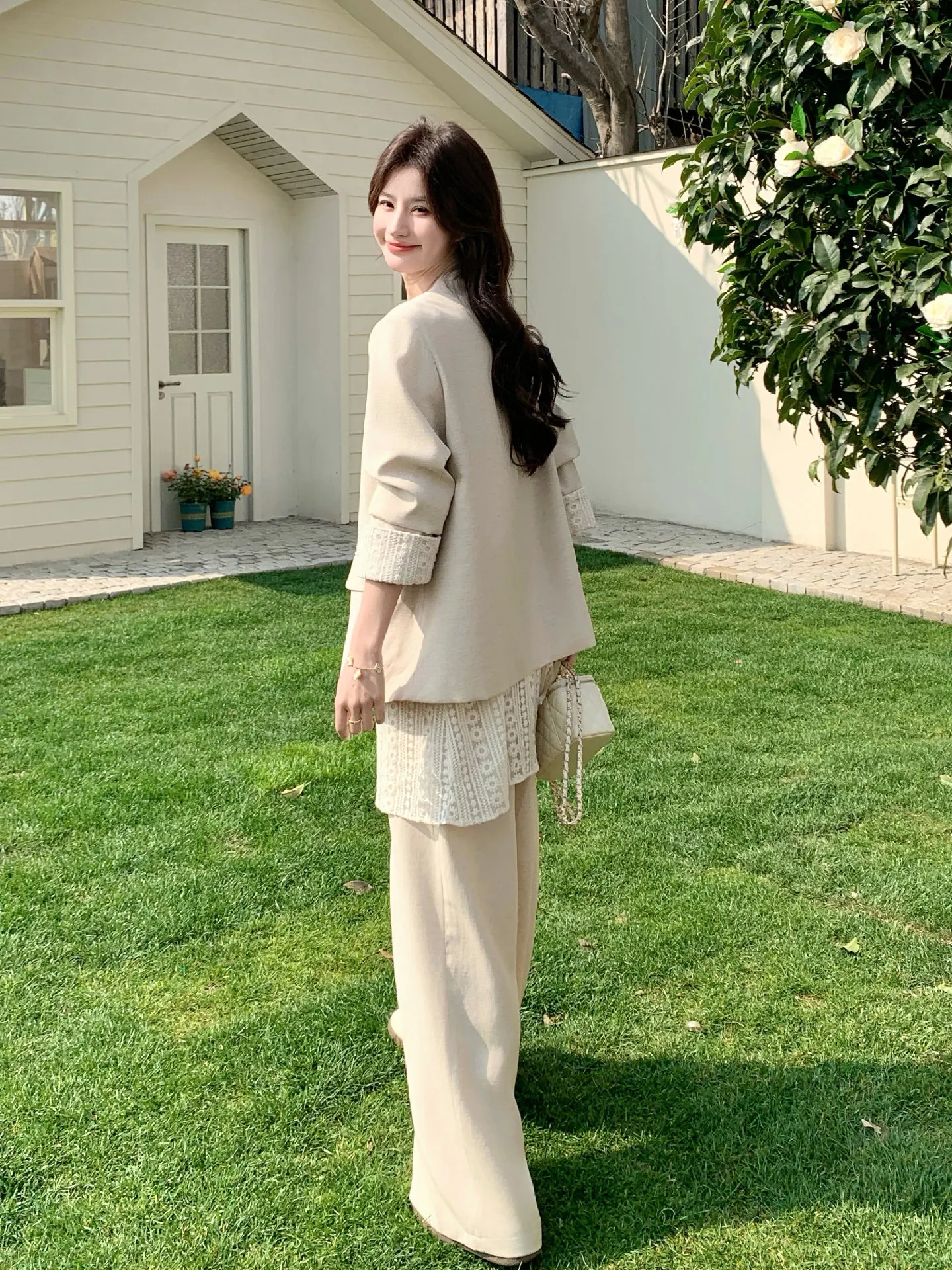40代のデート服秋冬：米色カジュアルスーツの実用性と着こなしのポイント
