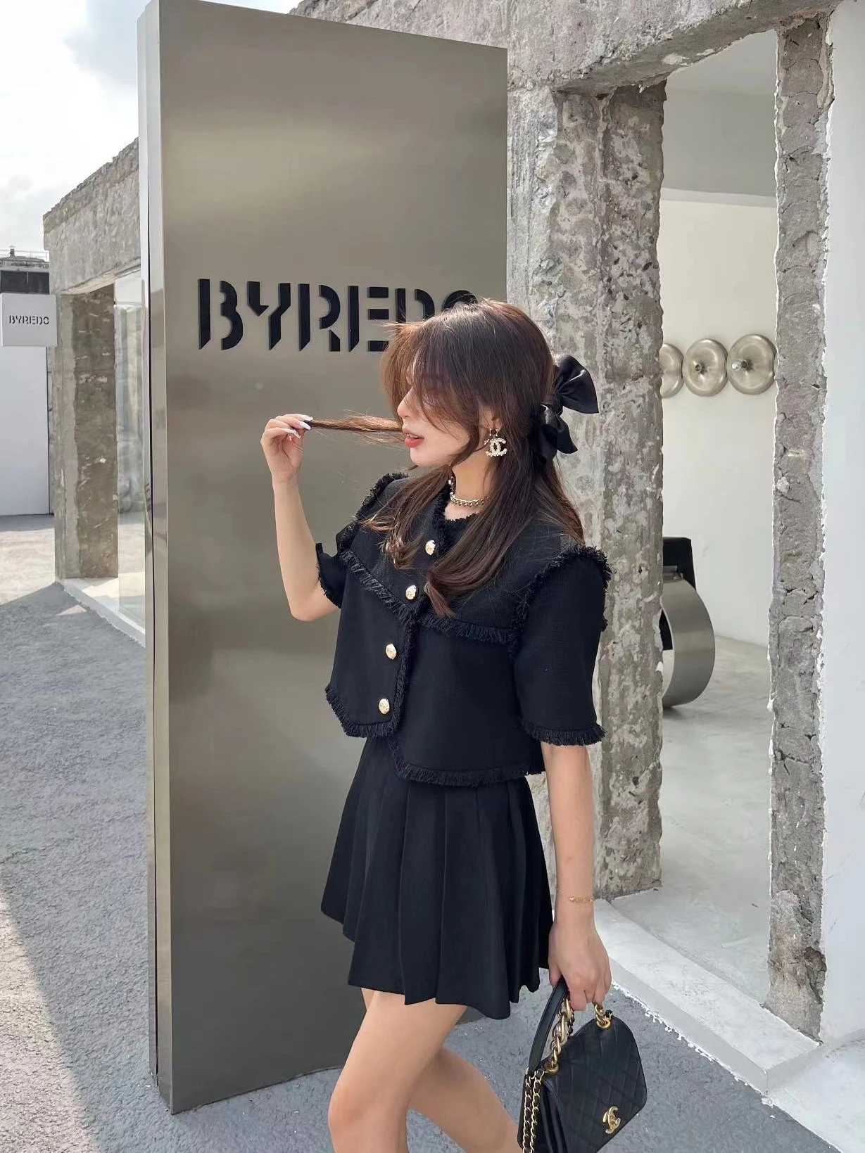 29度の日に着る服は、どう選ぶ？不規則なデザインがもたらす、心地よい夏のスタイルとは