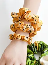 華やかな花柄のシルクヘアゴム【サテン仕立て・絹製・上品なヘアアクセサリー】
