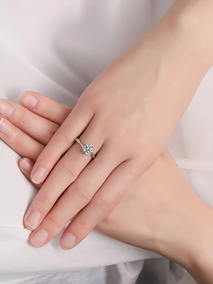 モザン石のダイヤモンドリング【六爪・雪花デザイン・純銀製・婚約用】