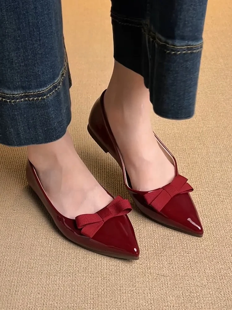 通勤の足が痛くなる前に、この1本で解決できる？美しいピンクのバレリーナシューズの本当の魅力とは
