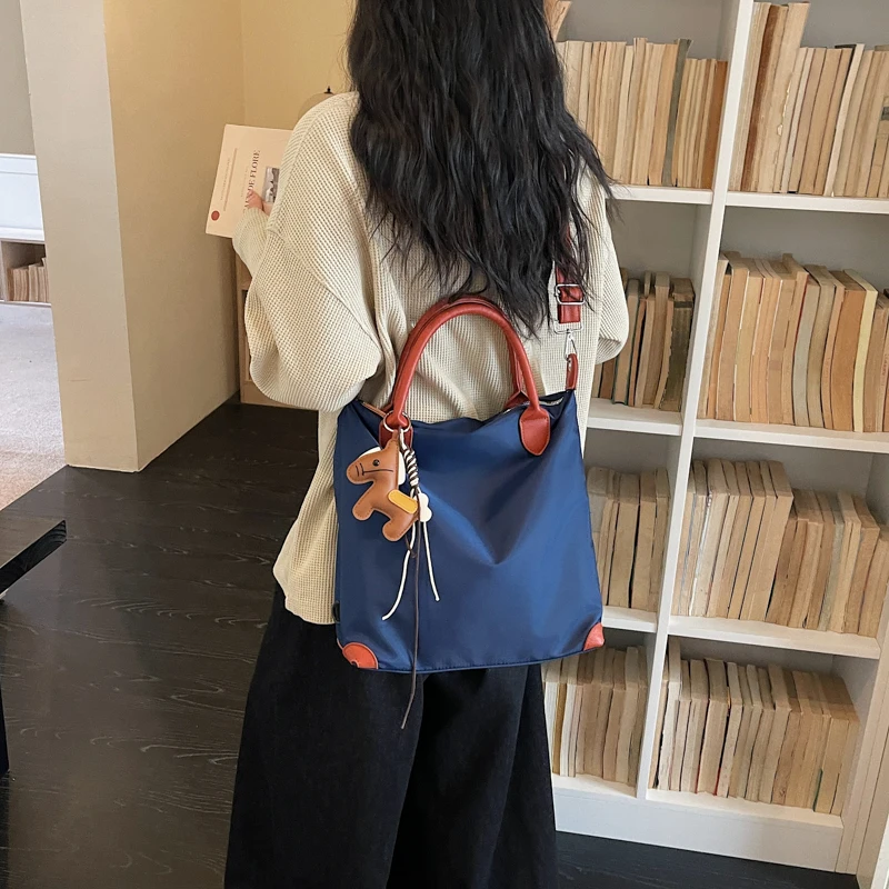 1泊2日旅行や通勤に使える、軽いショルダーバッグはどれがおすすめ？
