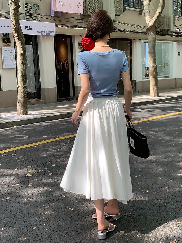 きれいめコーデの本質は「動き」にある？ドレープ感で自然な美しさを実現