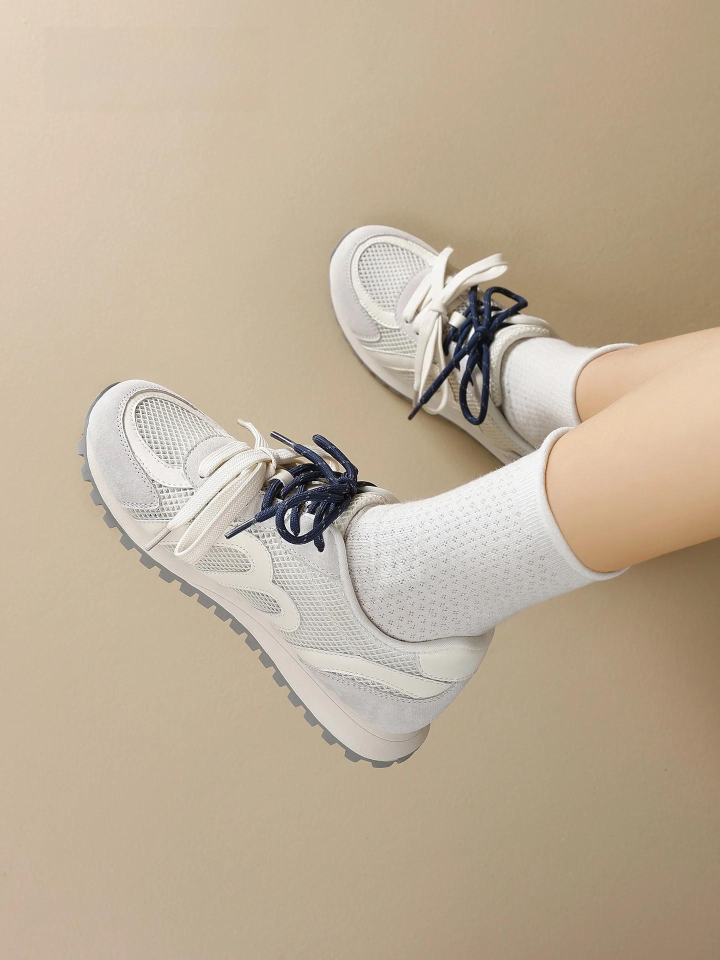 アグ ウルトラミニ 厚底を選ぶべき理由は？実は「足に合う」かどうかが鍵です