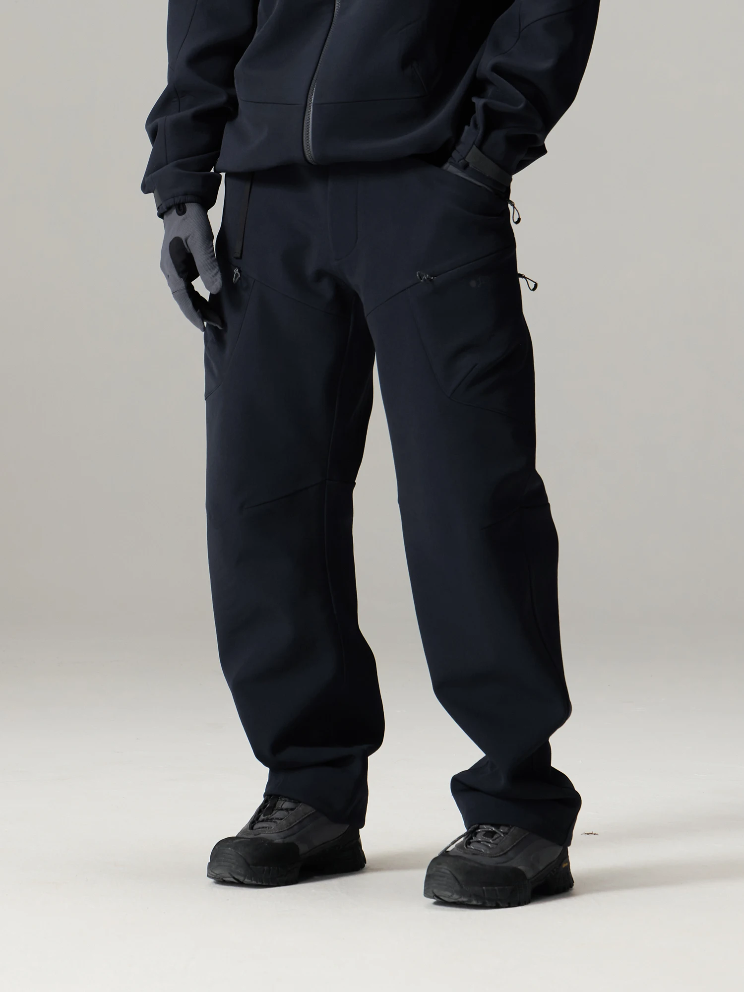 防水加工のフリーススキーウェアパンツ：撥水・透湿・ソフトシェルの実用性と使用シーン