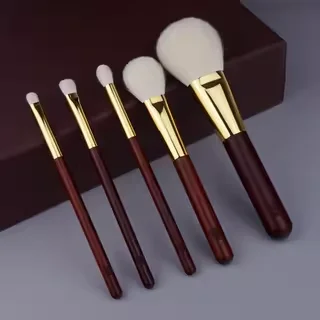 極上の柔らかさ！羊毛製化粧ブラシセット【パウダー・チーク・アイシャドウ用】