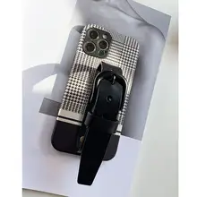 スマホケース 本革 千鳥格子 エンボス加工 フルカバー リストストラップ付き ブラックボタン iPhone13 iPhone12 Pro