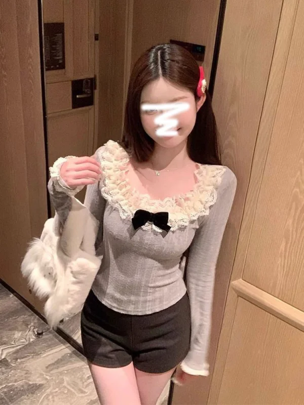 甘さ溢れるレース切り替えスクエアネック長袖Tシャツ【大人可愛いデザイン・春用】