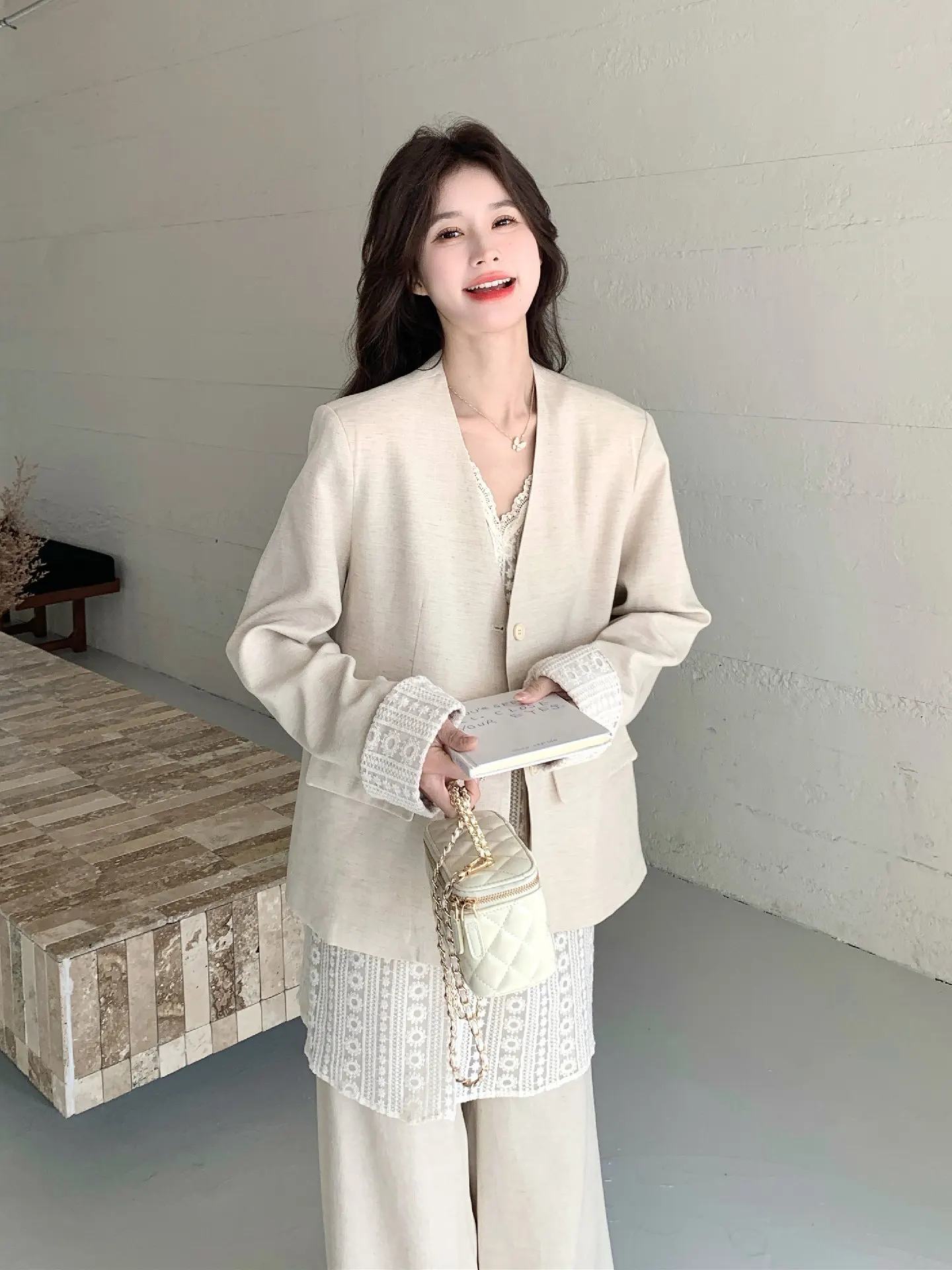 40代のデート服秋冬：米色カジュアルスーツの実用性と着こなしのポイント
