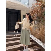 温かみあるデザイン！長袖ニットカーディガンとハイウエストミディスカート【秋用・トレンド】（セットアップ対応）