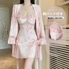 魅惑的なデザインの春秋用サテンワンピース【リボン付き・レースガウン・ルームウェア】