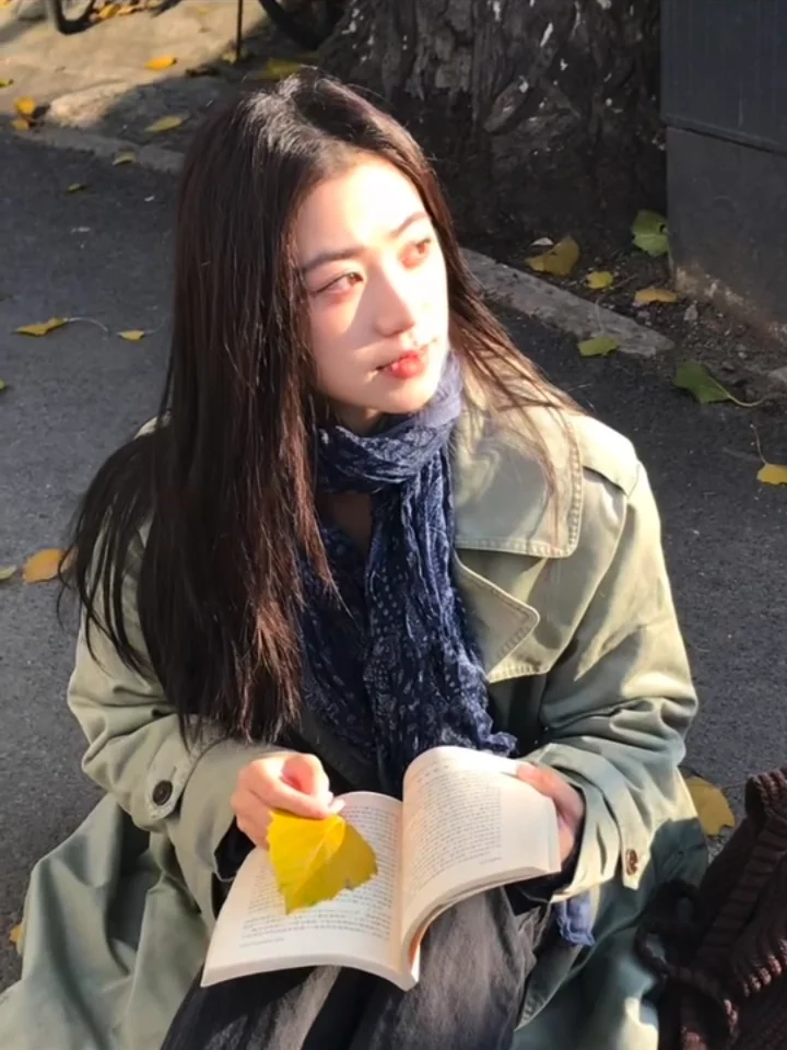 春に着るブルー系フラワー柄ストールの実用性とデザイン特性