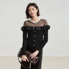 立体花弁デザインのニットトップス【カジュアル・秋用・無地・ラウンドネック】