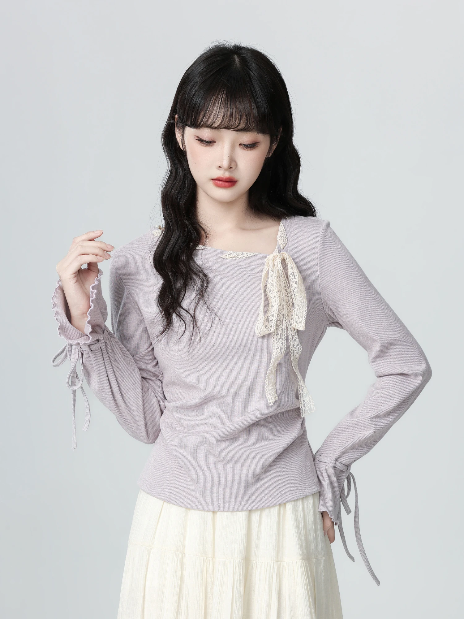 斜め襟デザインの長袖Tシャツ【紫・リボン付き・ウエストシェイプ・秋用】