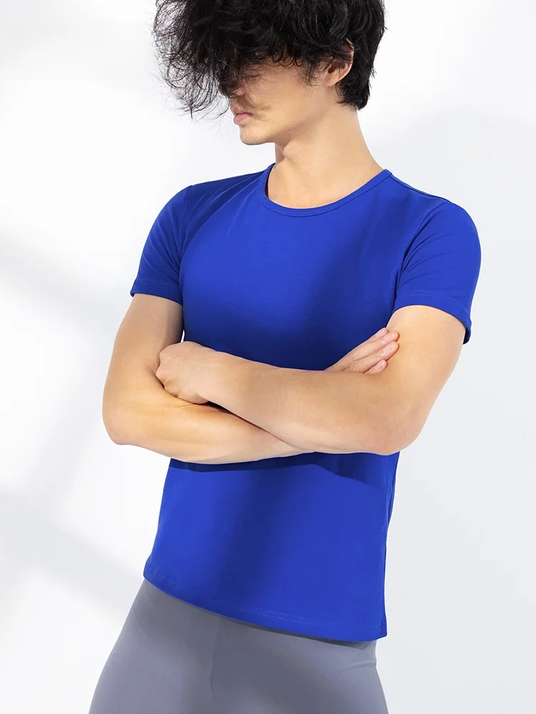 ストリートファッションの本質は動きにある？パフォーマンス服の実測ガイド
