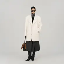クラシックデザインのダブルブレストウールコート【オーバーサイズ・粒状仕上げ】