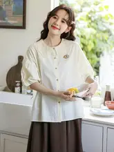 甘さとレトロ感漂うデザイン！ボタン付きパフスリーブシャツ【ドールカラー・女性用】