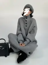 グレーの感あるニットワンピース【秋冬用・長め・ひざ下】