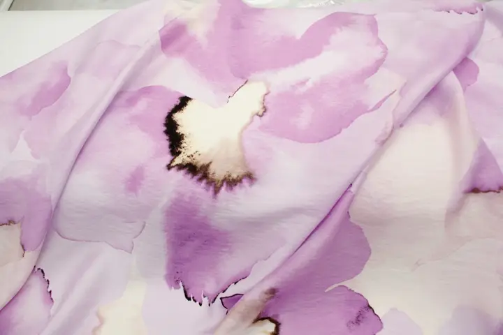 薄手通気性のある大花柄シルクリネン生地【紫色グラデーション・旗袍・漢服用】