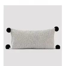 モダンで洗練されたデザイン！黒白抽象肌理のウサギ毛ボール装飾クッション【ロングタイプ・インテリア用】