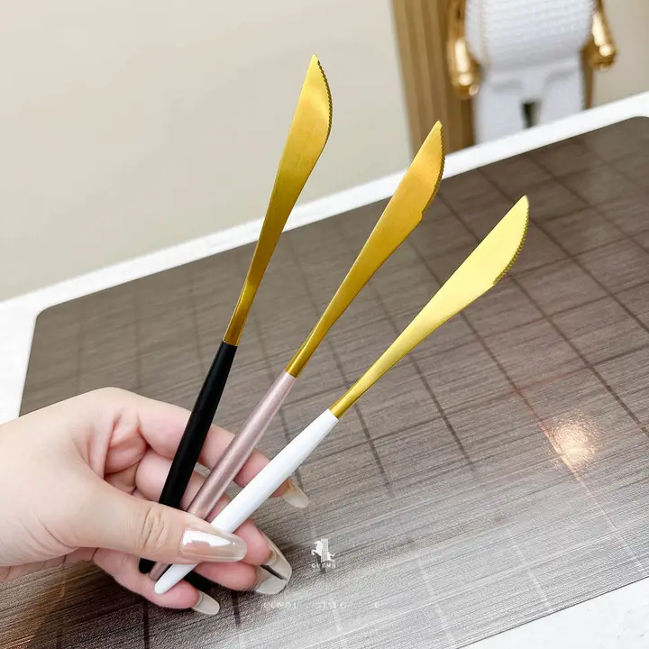 ステーキ用ステンレスナイフ【刃部分にギザギザ・ダイニング用】