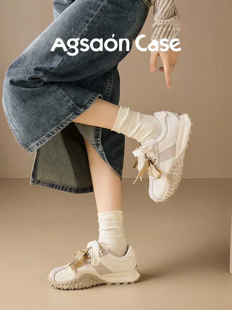 レースアップスニーカーの足にフィットする方法：Agsdon 厚底デザイン女性用スニーカーの実測ガイド
