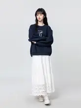 デザインリボン付きラウンドネックスウェットシャツ【学生向け・ゆったりしたフィット・春秋用】