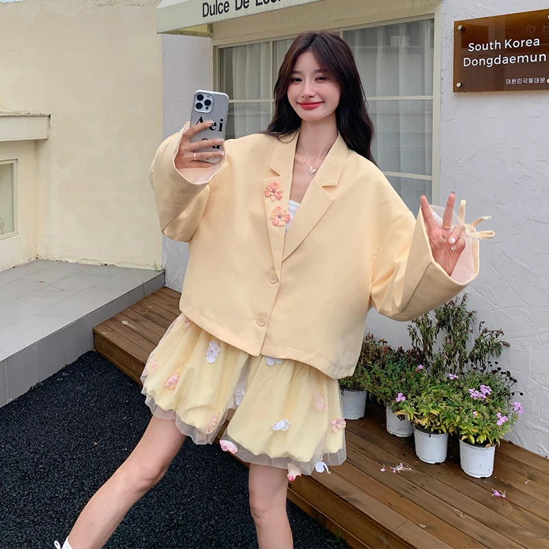 30代の合コンで失敗しない服装は？立体花柄のイエロードレスが解決する理由