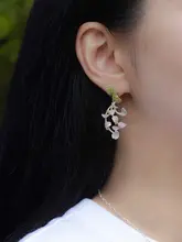 春の渦をテーマにした手作りピアス【桜の花びらが舞うデザイン】