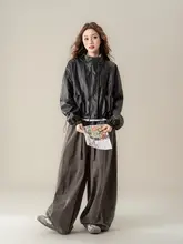 レトロなデザインの黒いスタンドカラーライダースジャケット【春用・ショート丈】