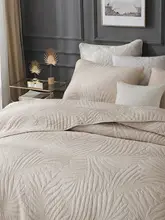 純白のリーフデザイン両面刺繍キルティング3点セット【ダブルサイズ・冷房用ケット・布団カバー付き】