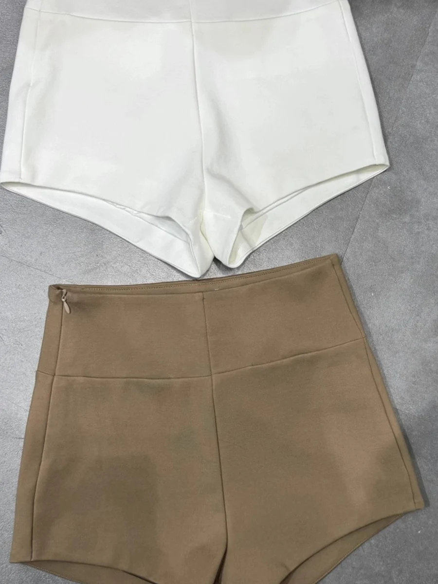 体のラインが出る服 職場でどう隠す？高腰ボディコンショートパンツが解決するリアルな通勤スタイルとは