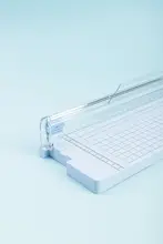 得力 ミニ裁断機【小型・手動・二方向刃・オフィス用・写真用カッター】