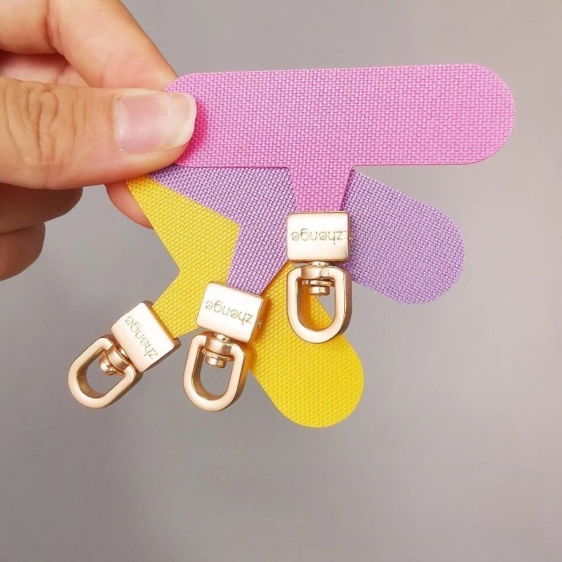 スマホにつけるヘッドストラップクリップ：超薄型で充電影響なしの安定固定