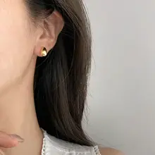 水滴デザインのイヤリング【シンプルでカジュアル・金属製】