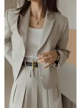杏色のジャケット【ショート丈・女性用・小柄向け】と百褶スカート【ミディ丈】（セットアップ対応）
