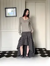 デザイン性のあるフード付きオフショルダー毛ニットトップスと不規則なポンポン裾のスカートセット【秋用】