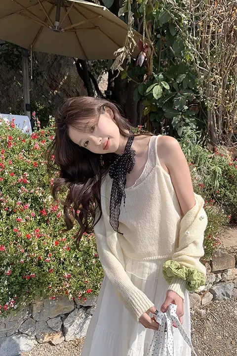 柔らかい薄手ニットカーディガンとノースリーブキャミソールの二点セット（セットアップ対応）