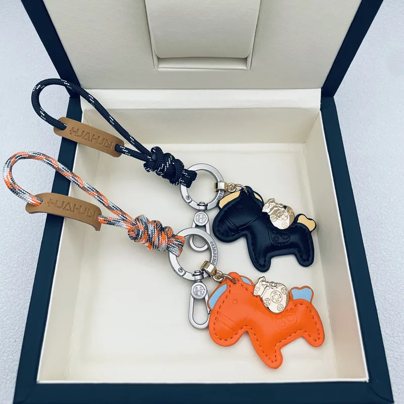 iPhoneケース キーホルダー と カバン に つける キーホルダー で、どんな生活が変わるの？