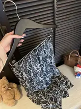 花柄デザインのウエストゴムカジュアルパンツ【高腰・ゆったりシルエット・秋用】