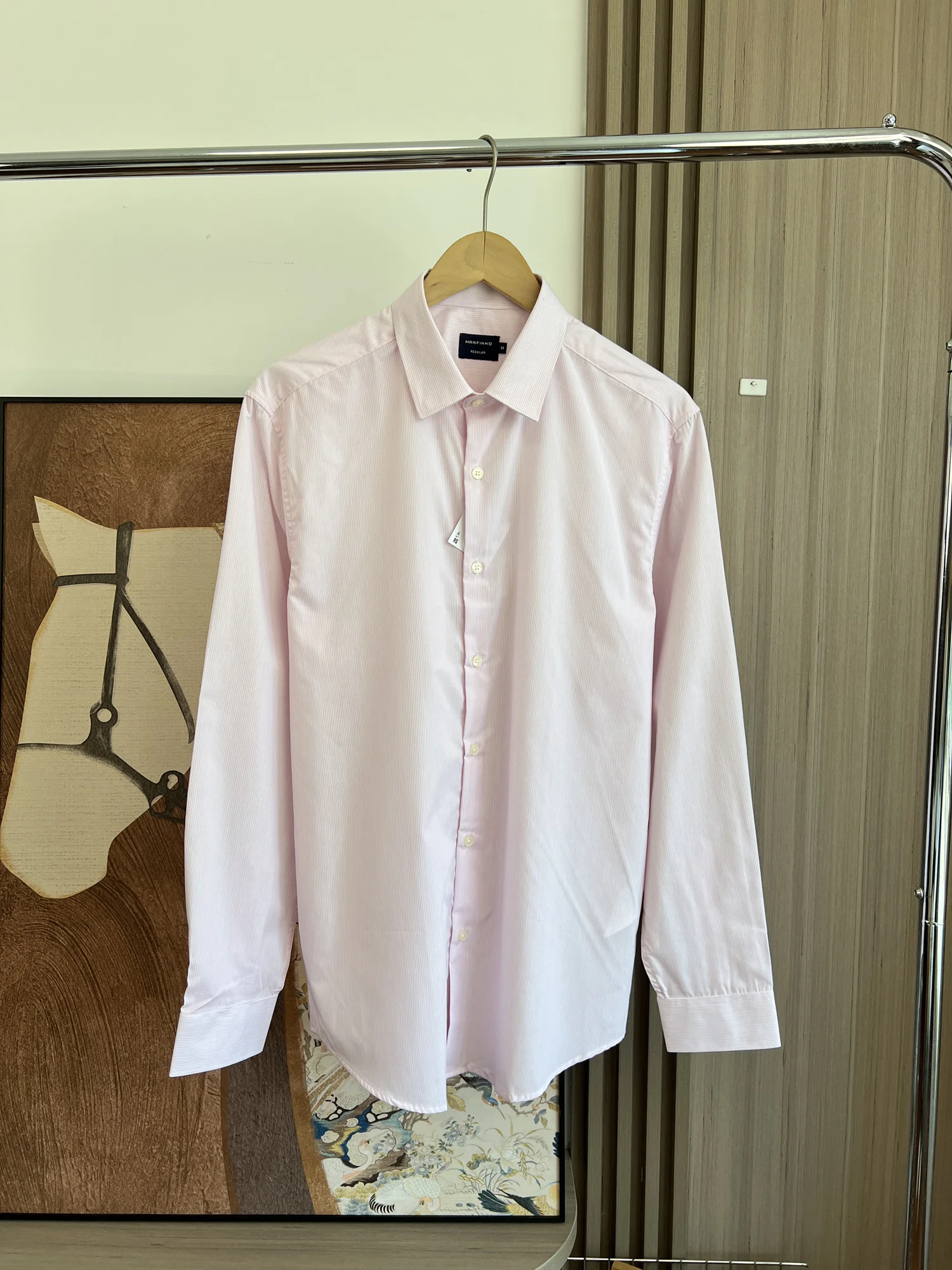 メンズ ベージュ シャツはどんな色か？実際の着用感で解明