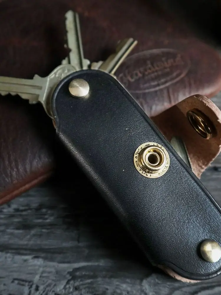 ヴィンテージスタイルのキーホルダー【ハンドメイド・リング付き・レザー製】：手作りの魅力と実用性を徹底解説