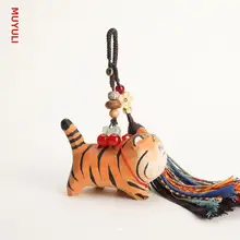 手作り木彫りトラのキーホルダー【編み込みデザイン・男性用小物】