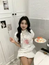 花束デザインの重厚なコットンTシャツ【男女兼用・誕生日ギフト用】（セットアップ対応）