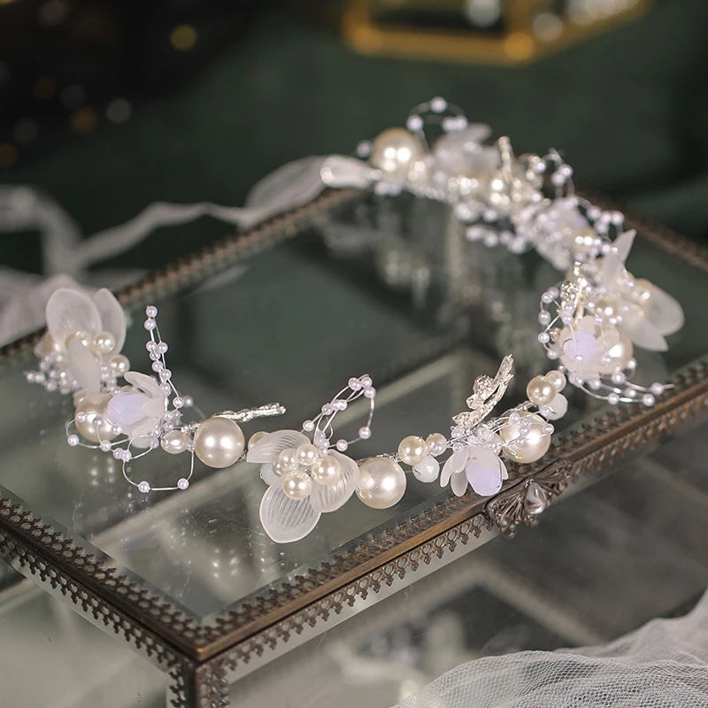 ゴールド ヘッドドレス と 生花 ヘッドドレス どちらがおすすめ？祭り ヘアセット に最適なアイテムは？