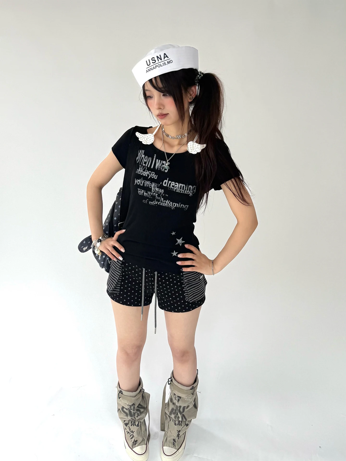 クレイジーパターンのTシャツ：古早失序デザインのプリントアイテムが提供する視覚的インパクト