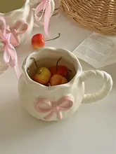 不規則デザインの手作り浮彫りピンクリボン陶器カップ【コーヒー用・学生向け】