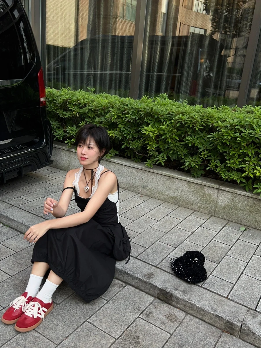 クラブ女向けのドレスはどう選ぶ？レトロな小黒ドレスが通勤と夏の両方を満たす理由