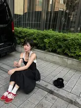 バンドデザインのレトロ感漂う小黒のドレス【ストラップ・フィット感・背中開き・ミディ丈】