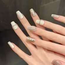 美しい光沢のあるネイルチップ【クリームホワイト・シャンパンゴールド・キャットアイデザイン・ショートタイプ・手作り】